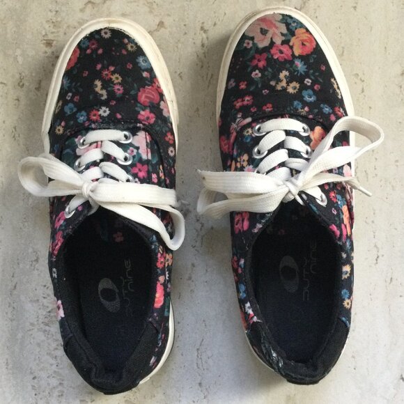 Duty Nine Floral Lace-Up Shoes for Girls - Size 4 - Picture 2 of 6